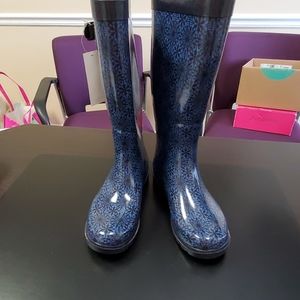 Rain boots size 8